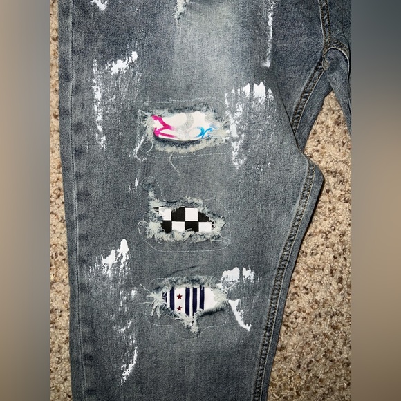 NWOT‼️ Men Distressed graphic Jeans 36 - Picture 3 of 5